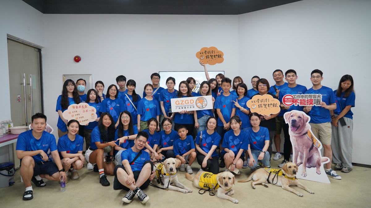 Helping Guide Dogs Move to a New Home