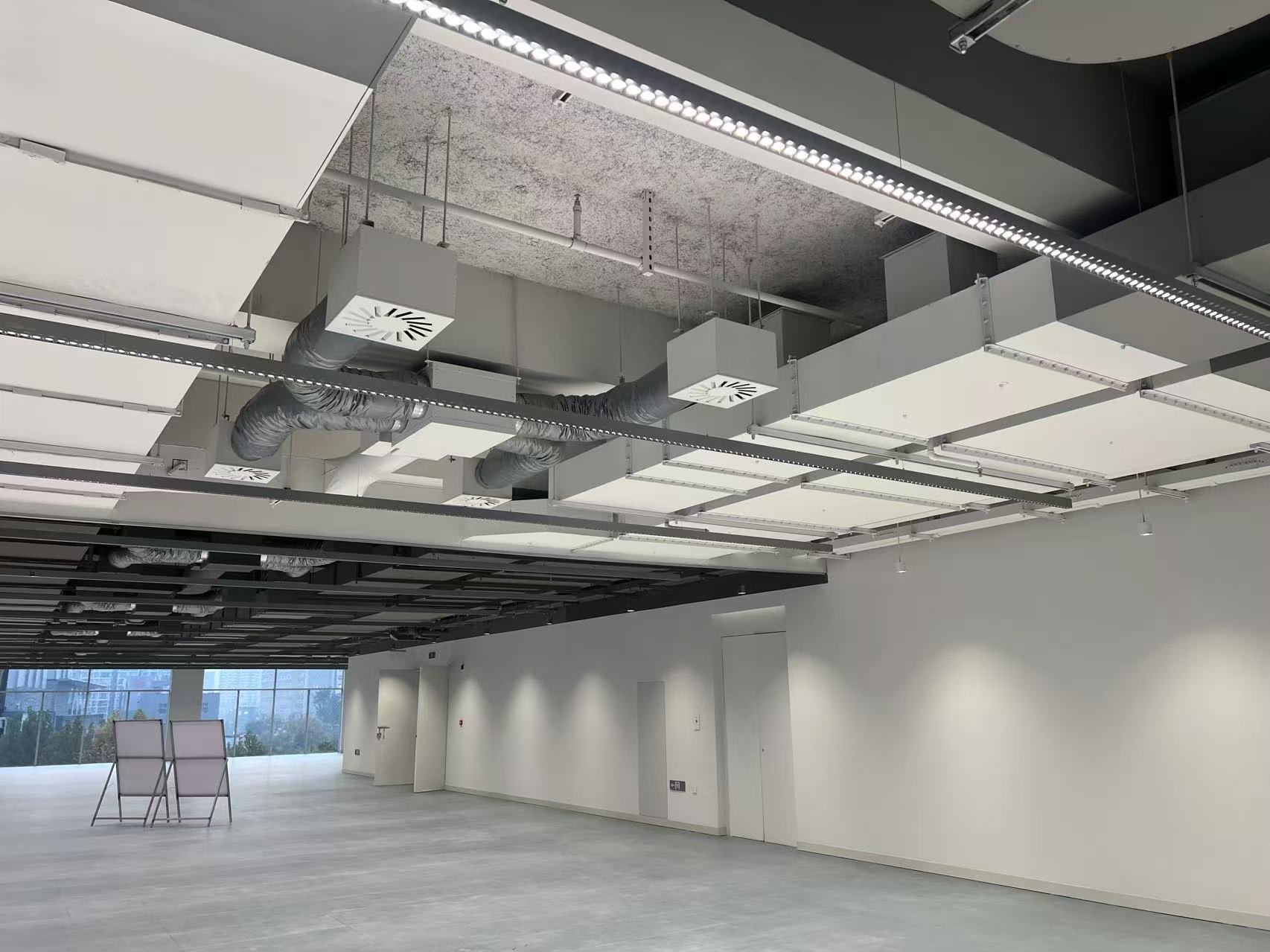 中國內地新建辦公樓發展項目以開放式天花作交付標準