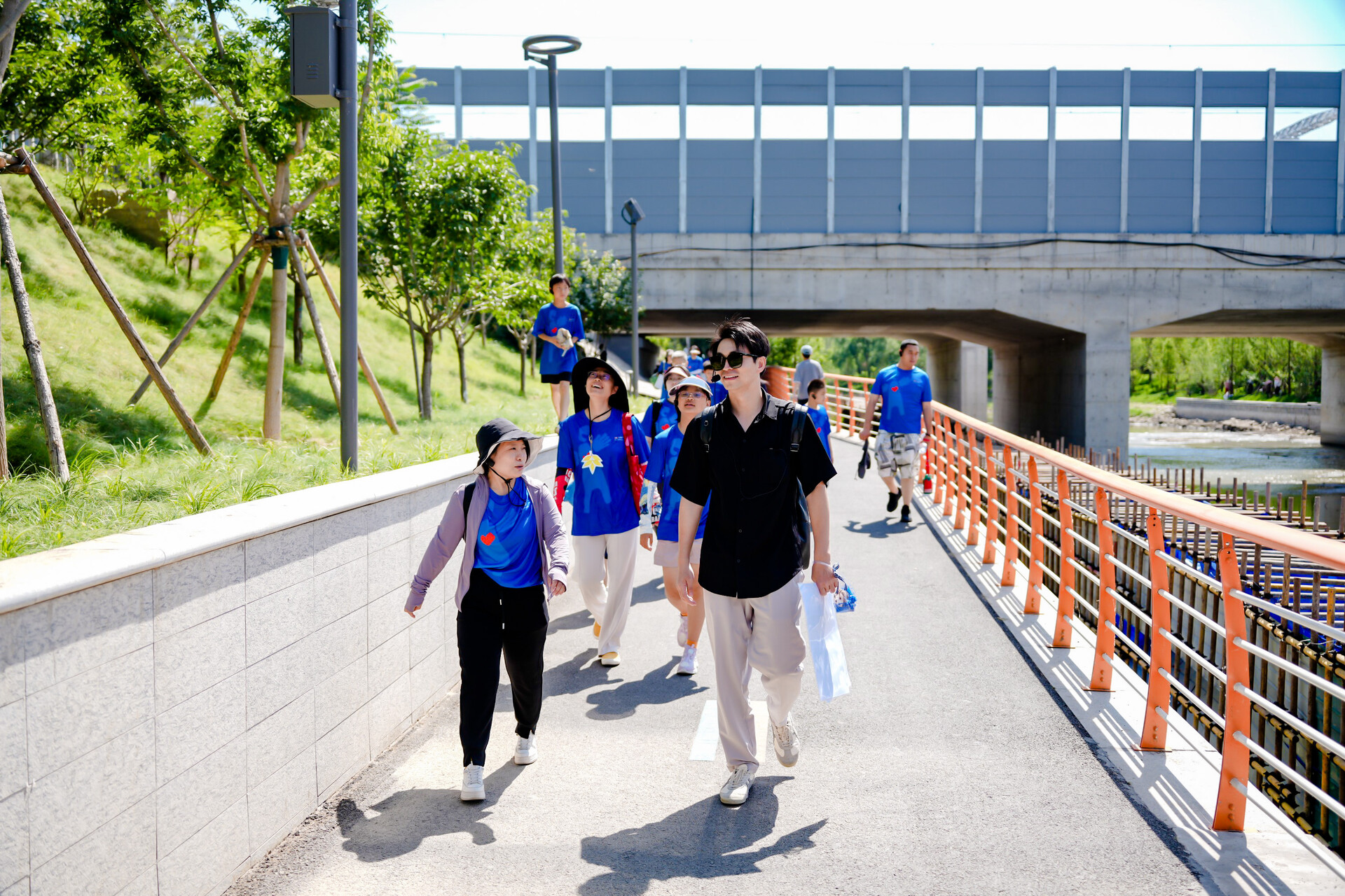 Exploring Nature with the Community